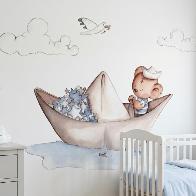 Vinilo Decorativo Infantil Barquito de Papel - Sueños de Ciguëna para Decorar Espacios Mágicos