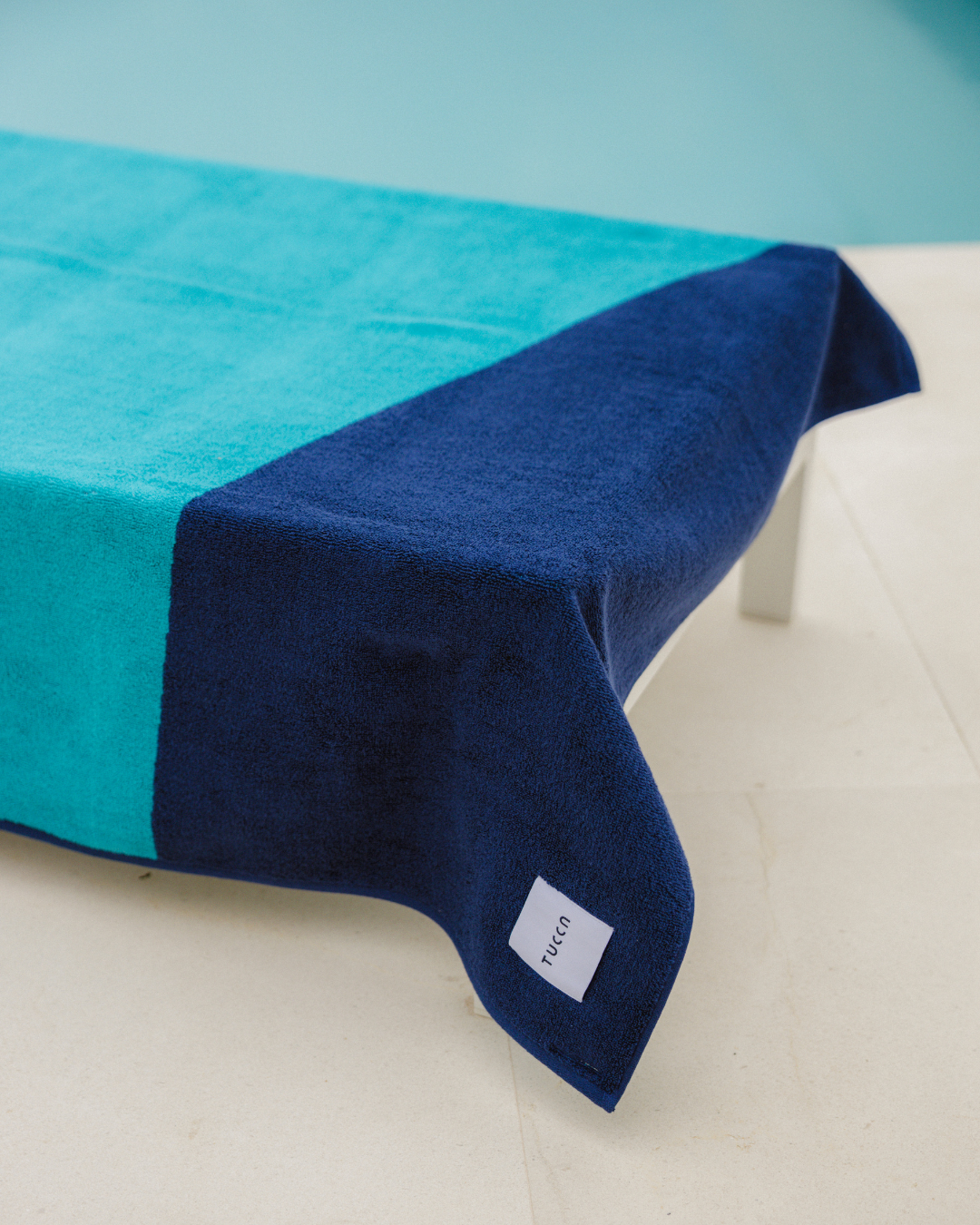 SWELL - Toalla de playa de algodón orgánico con bolsillo