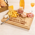 Tenedor personalizado para barbacoa Tabla para cortar embutidos de bambú FSC con textos grabados y ranura para zumo Regalo de cumpleaños del Día del Padre para el maestro parrillero papá