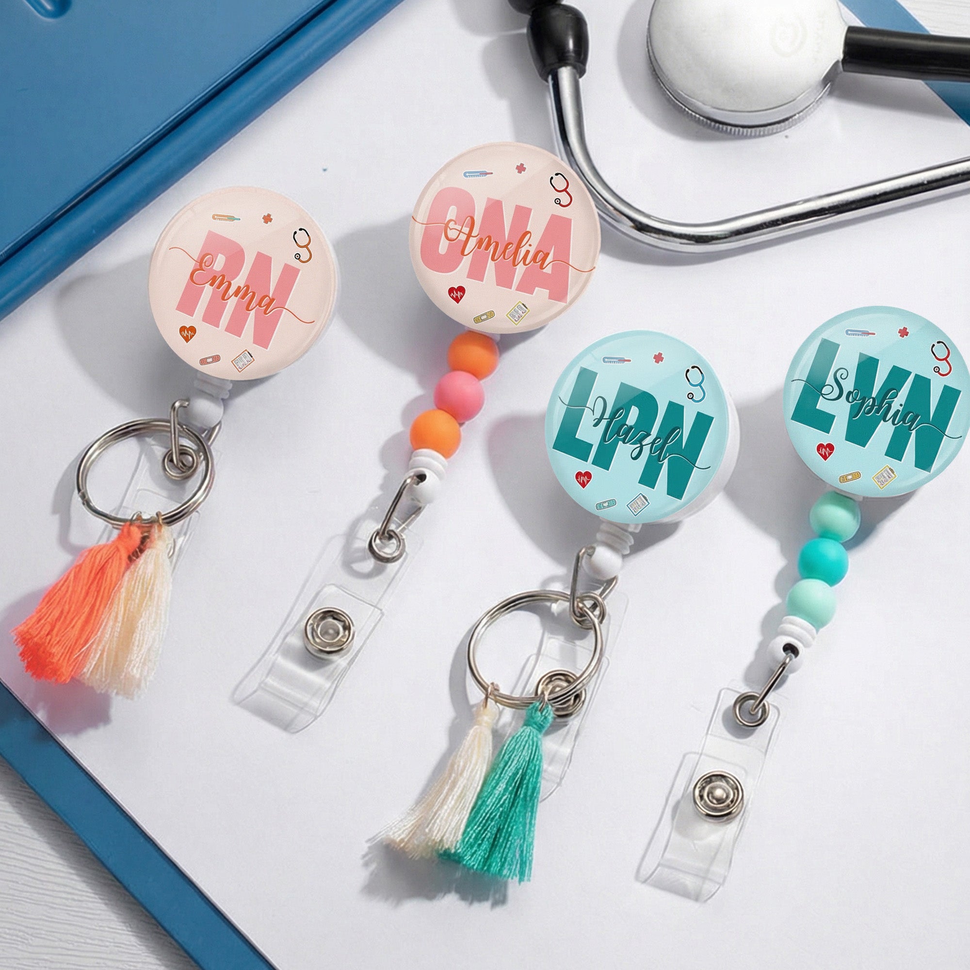 Personalizado Multicolor Tassel Bead Retráctil Enfermera Insignia Carrete con Nombre Clínica Uso Enfermera Semana Cumpleaños Regalo para Enfermera Médico Personal Médico