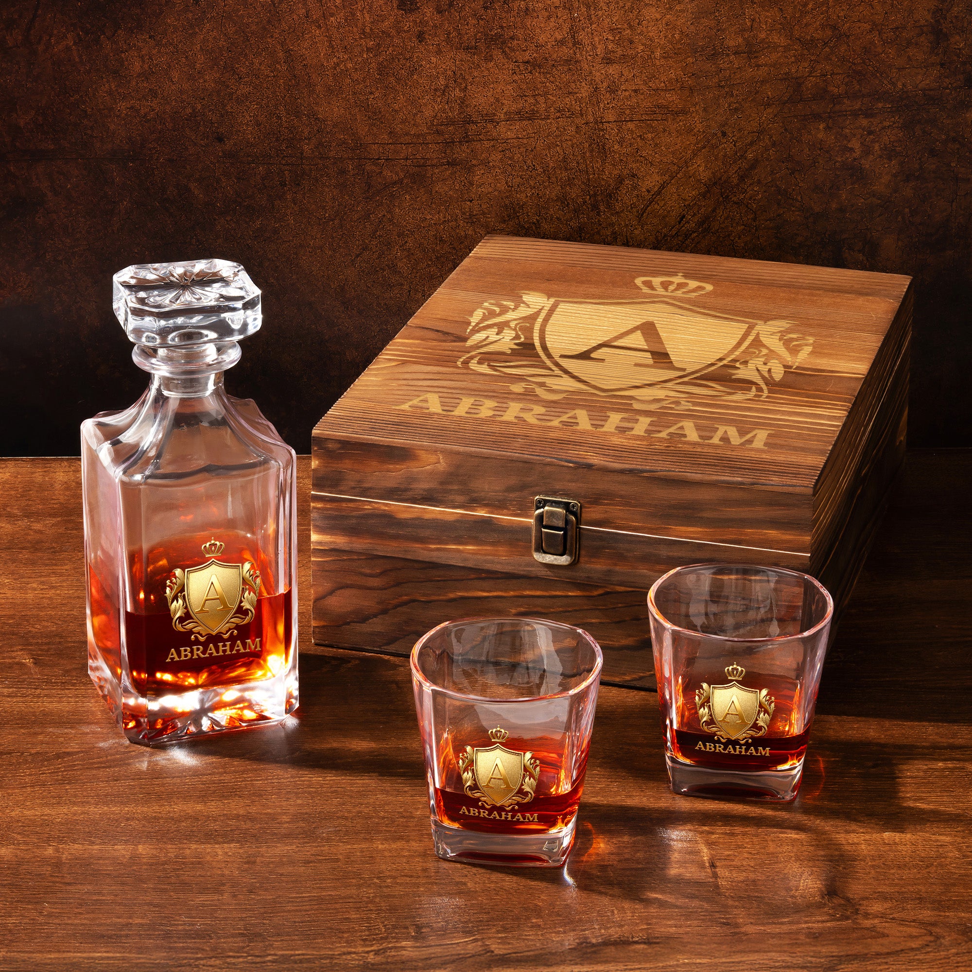 Escudo de Oro Personalizado Inicial Whisky Decantador 2 Copas Set con Nombre Cumpleaños Día del Padre Regalo para Bartender Papá Hombre