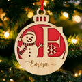 Adorno navideño personalizado de madera con forma de copo de nieve, inicial del nombre y cordón Decoración del hogar Regalo navideño para la familia
