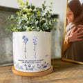 Maceta de Cerámica con Nombre y Base de Bambú Personalizada con Diseño Toile De Jouy Flor de Nacimiento Día de Acción de Gracias Regalo de Cumpleaños para Mujer