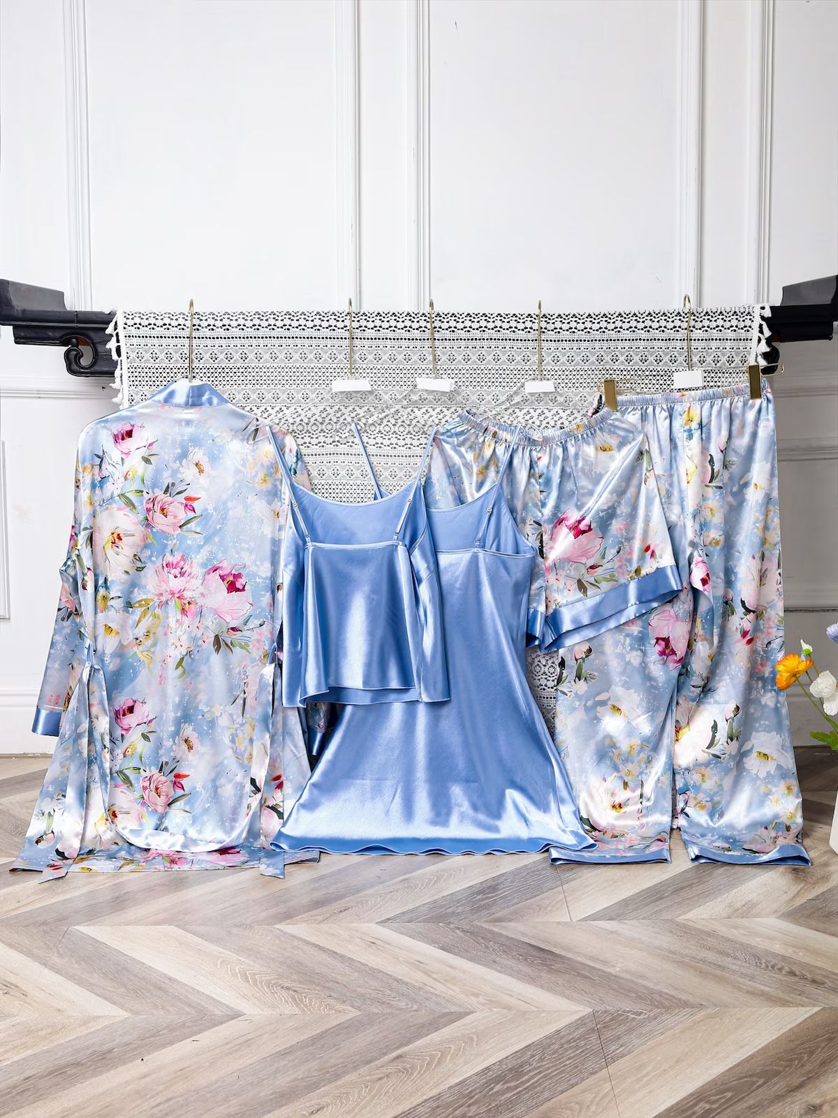 PIJAMA SATÉN 5 PIEZAS - AZUL POLVO – JARDIN DE RÊVE