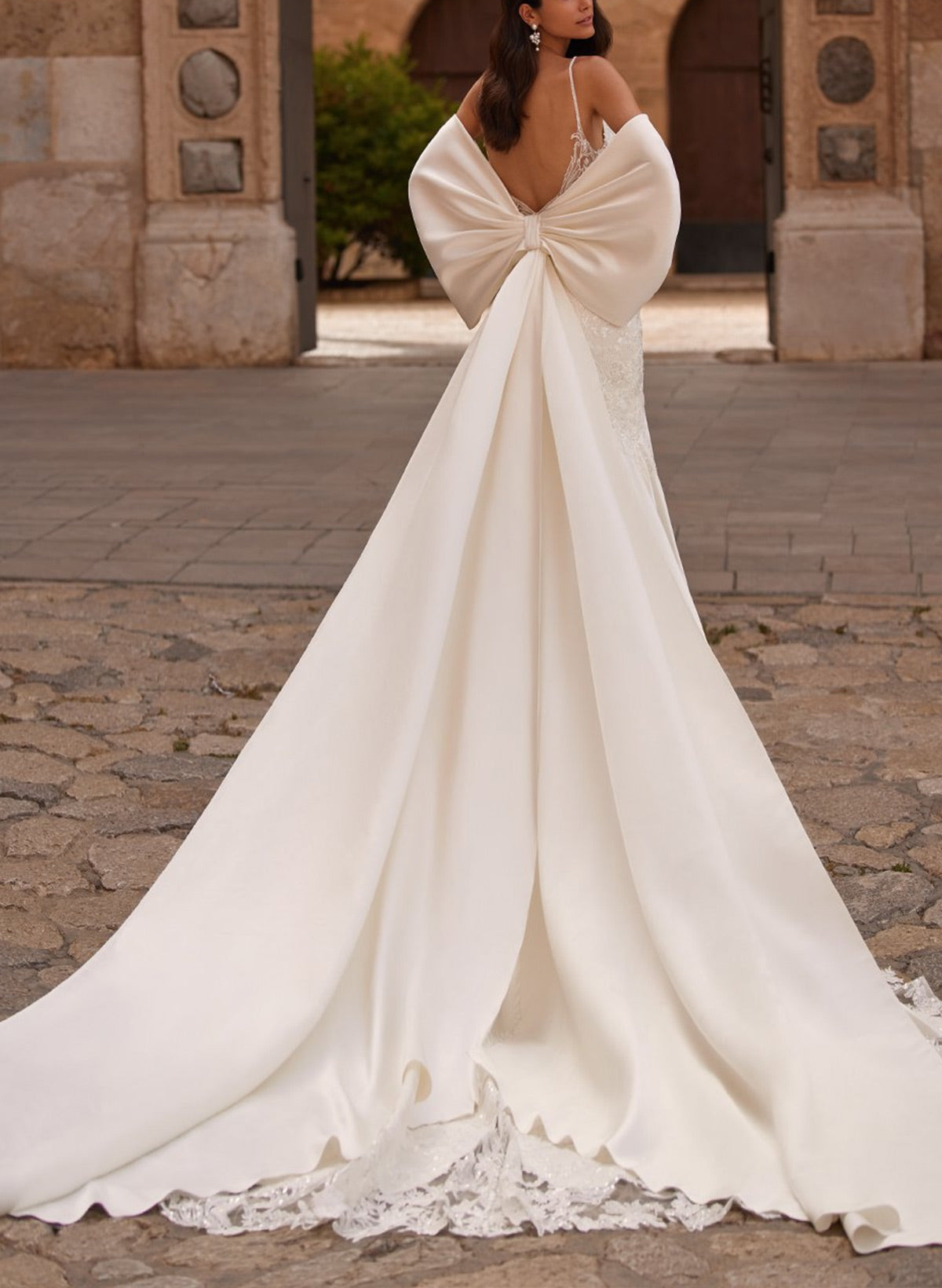 Trumpet/Mermaid Plunge Neck Sleeveless Cathedral Lace/Matte Satin Wedding Dresses With Bow(s)