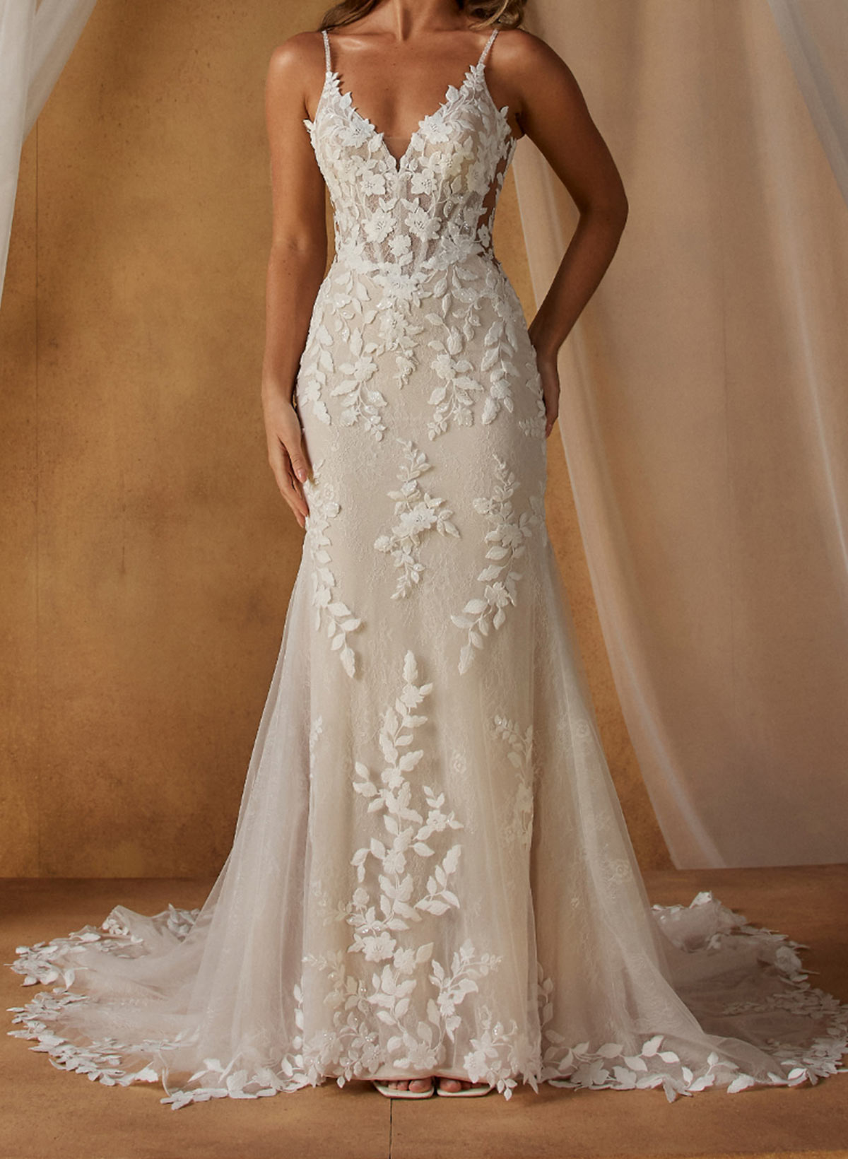 Trumpet/Mermaid Plunge Neck Sleeveless Court Train Lace/Tulle Wedding Dresses With Appliques Lace