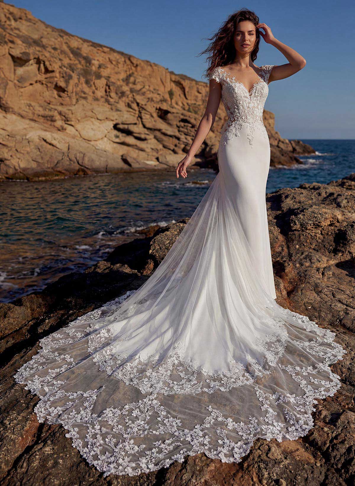 Elegant Lace Illusion Neck Open Back Royal Chiffon/Tulle Wedding Dresses With Flower(s)