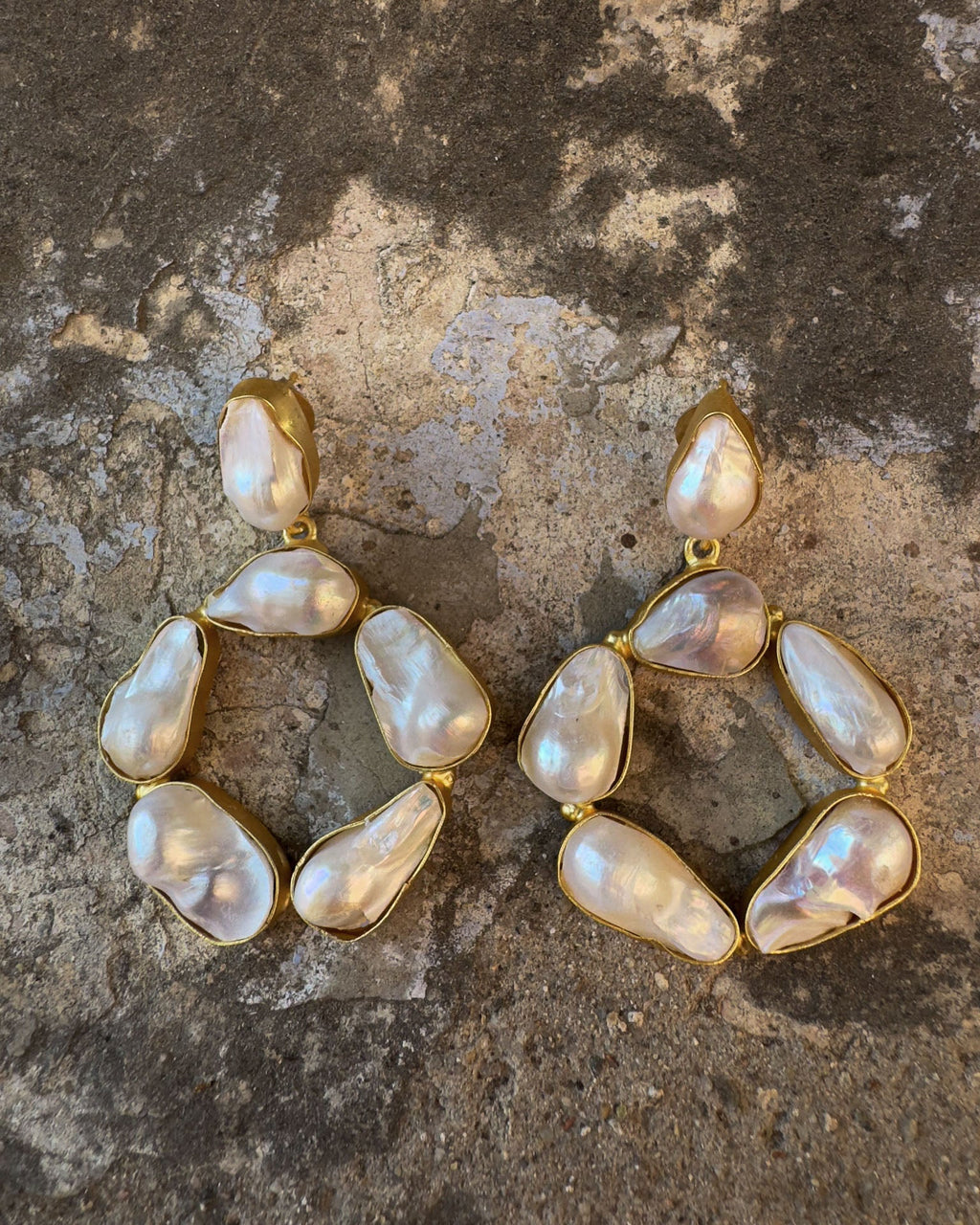Pendientes de perlas en forma de circulo