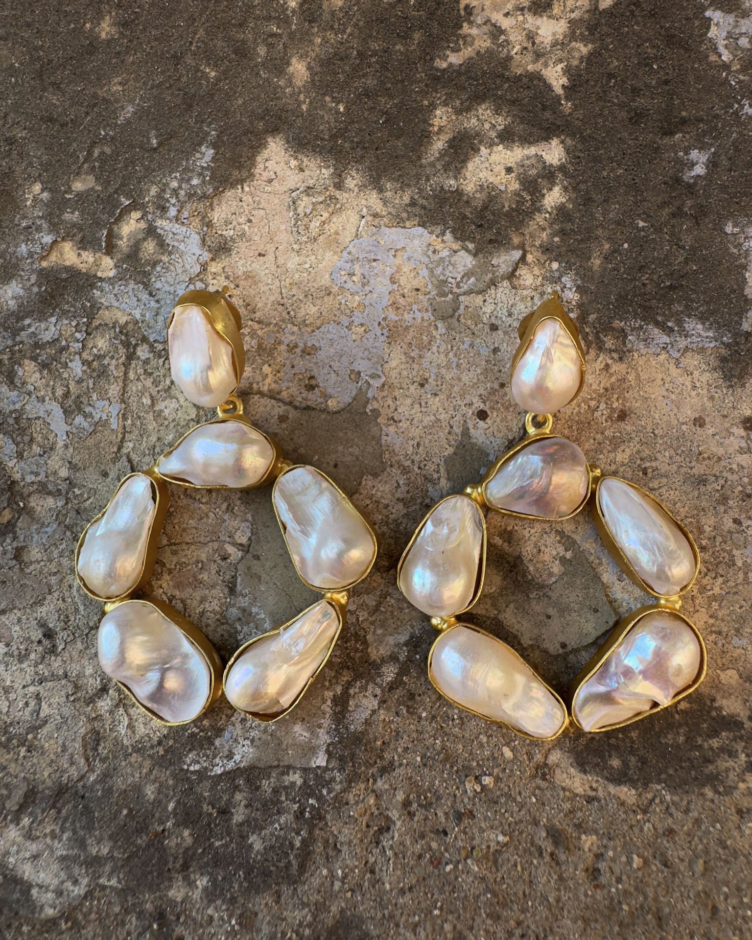 Pendientes de perlas en forma de circulo