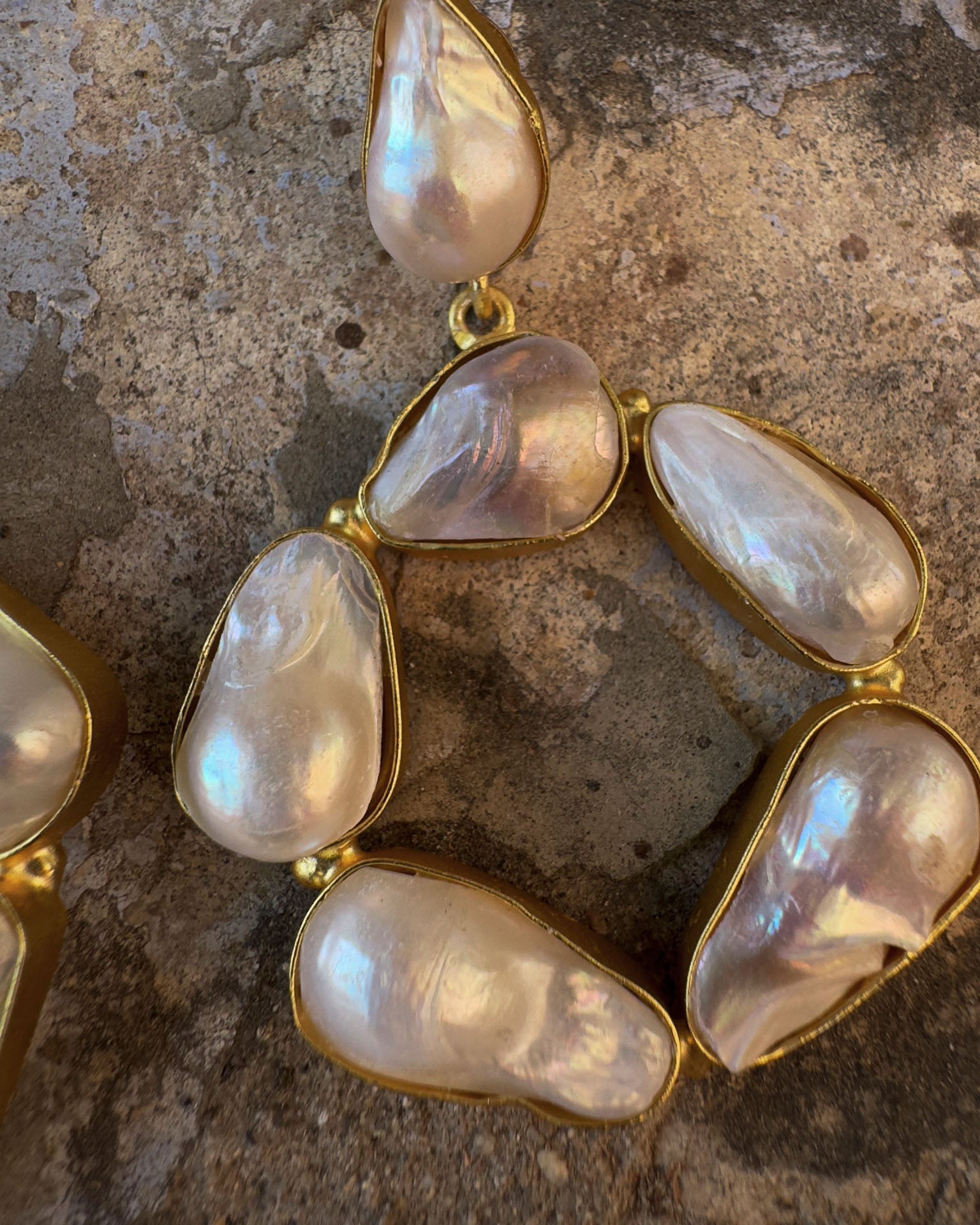 Pendientes de perlas en forma de circulo