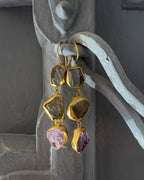 Pendientes de tres piedras multicolor