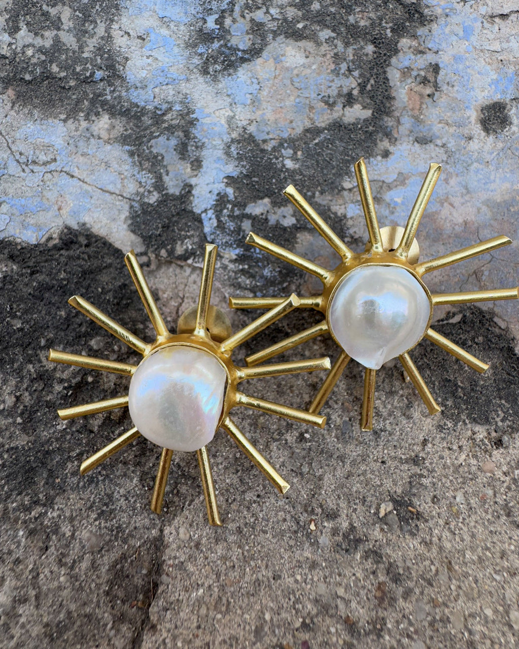 Pendientes en forma de sol con perlas