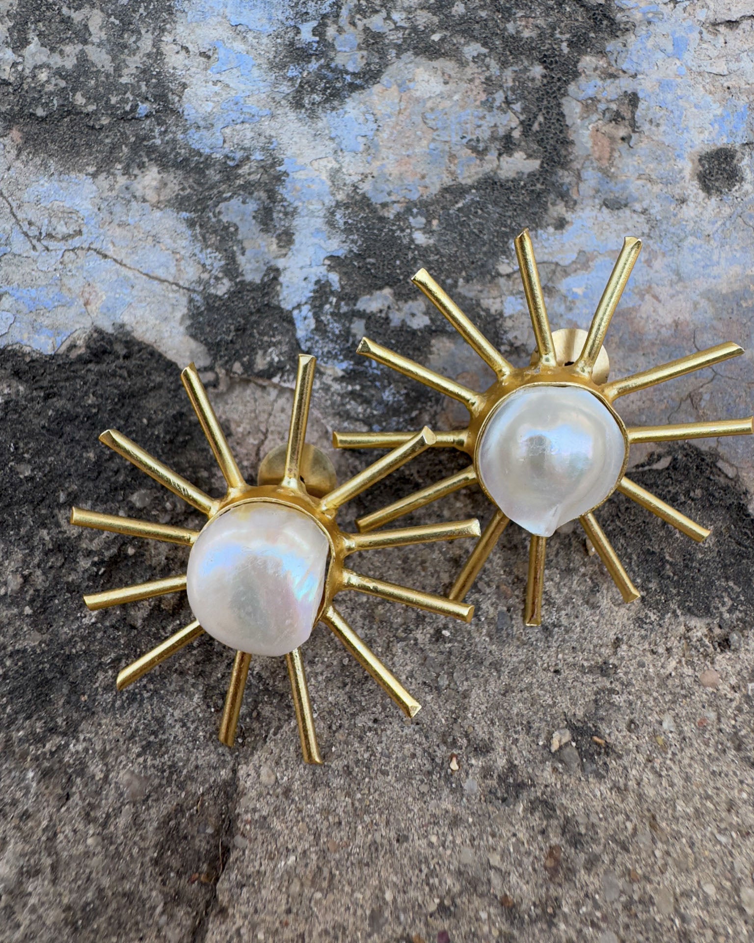 Pendientes en forma de sol con perlas