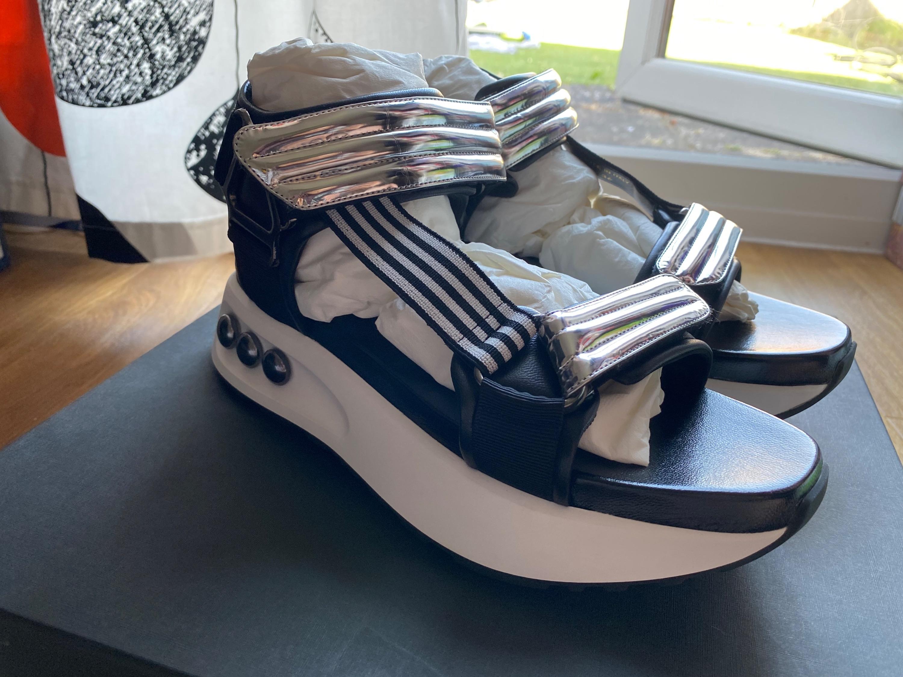 Metallic NKP3 Sandal Sneaker