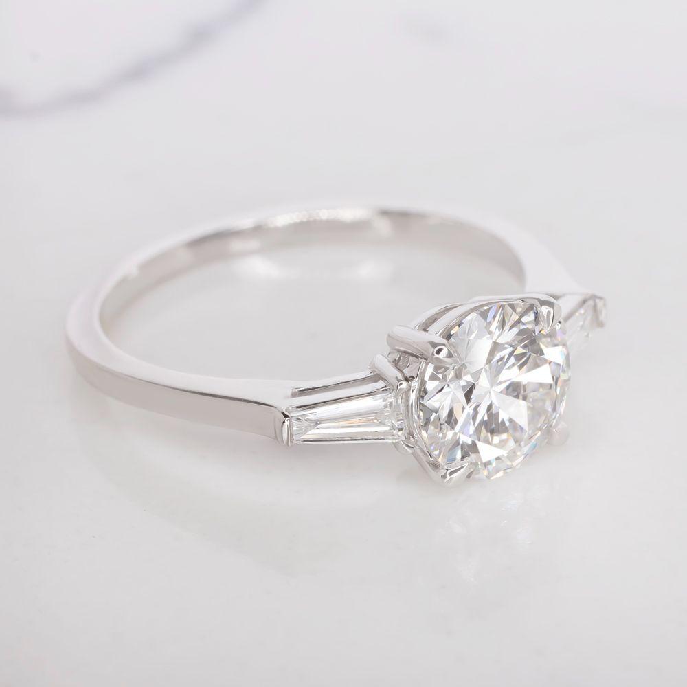Verde 2ct IGI Lab-grown Round Cut Diamond Ring
