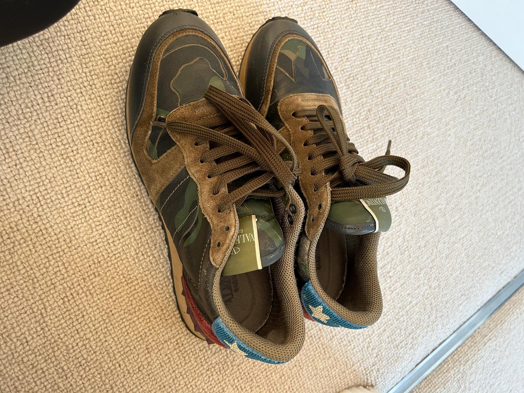 Camouflage Printed Rockstud Sneakers