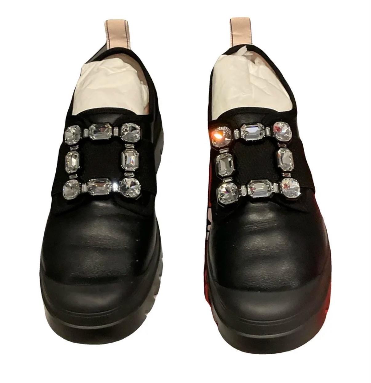 Roger Vivier Black Leather Walkie Viv Flats