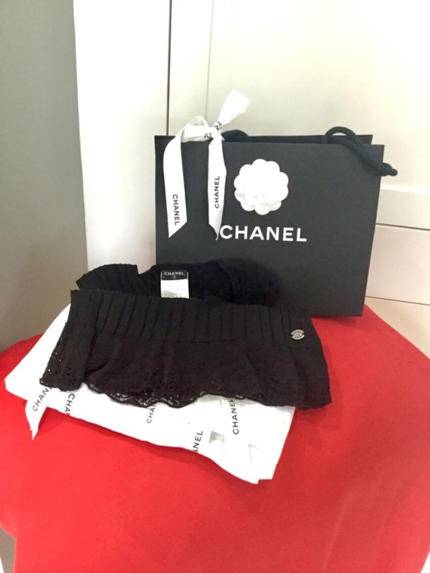 Chanel Black Ribbed Knit Sleeveless Lace-Trimmed Top