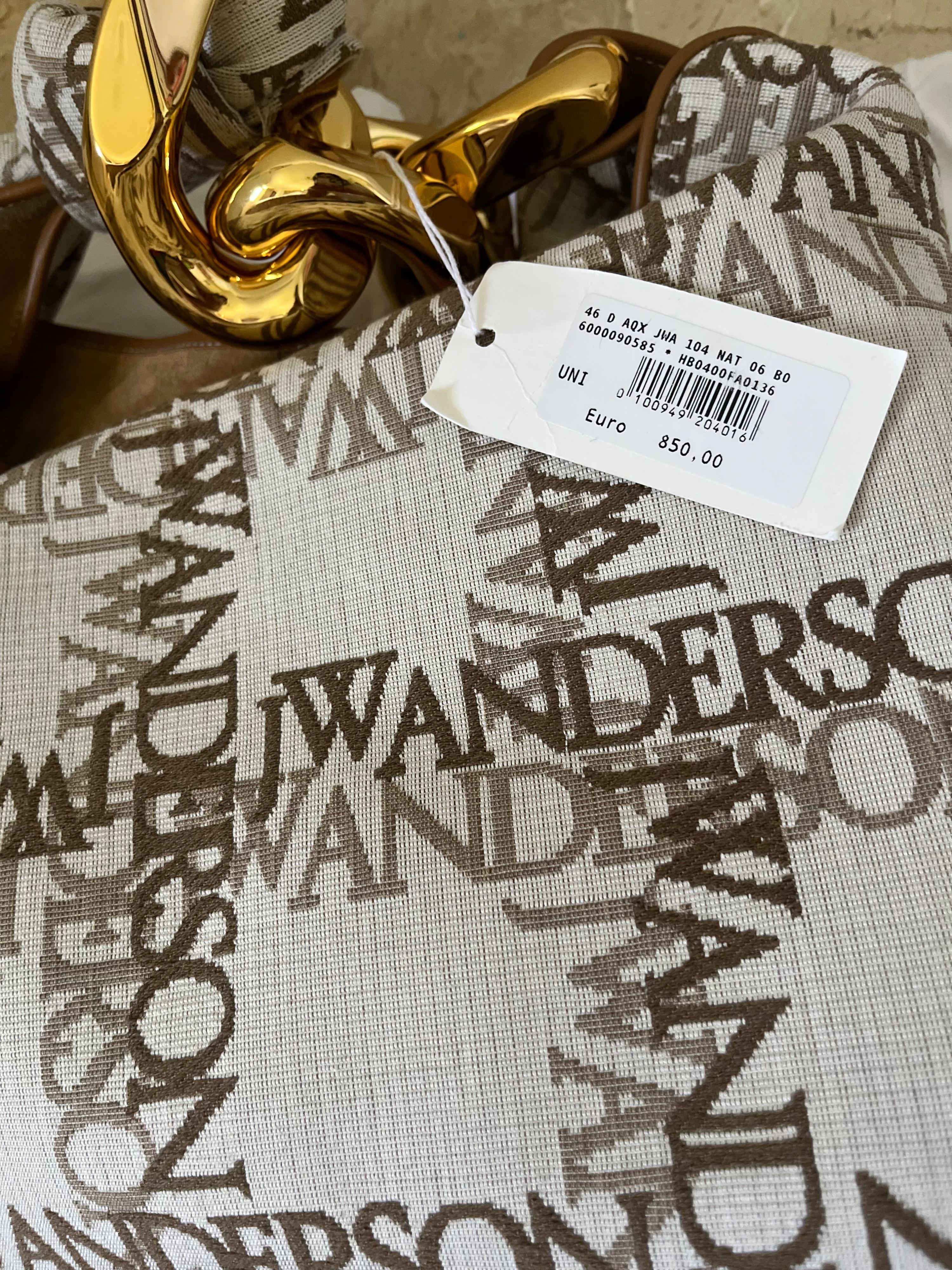 Small Chain Logo Canvas Shoulder Bag