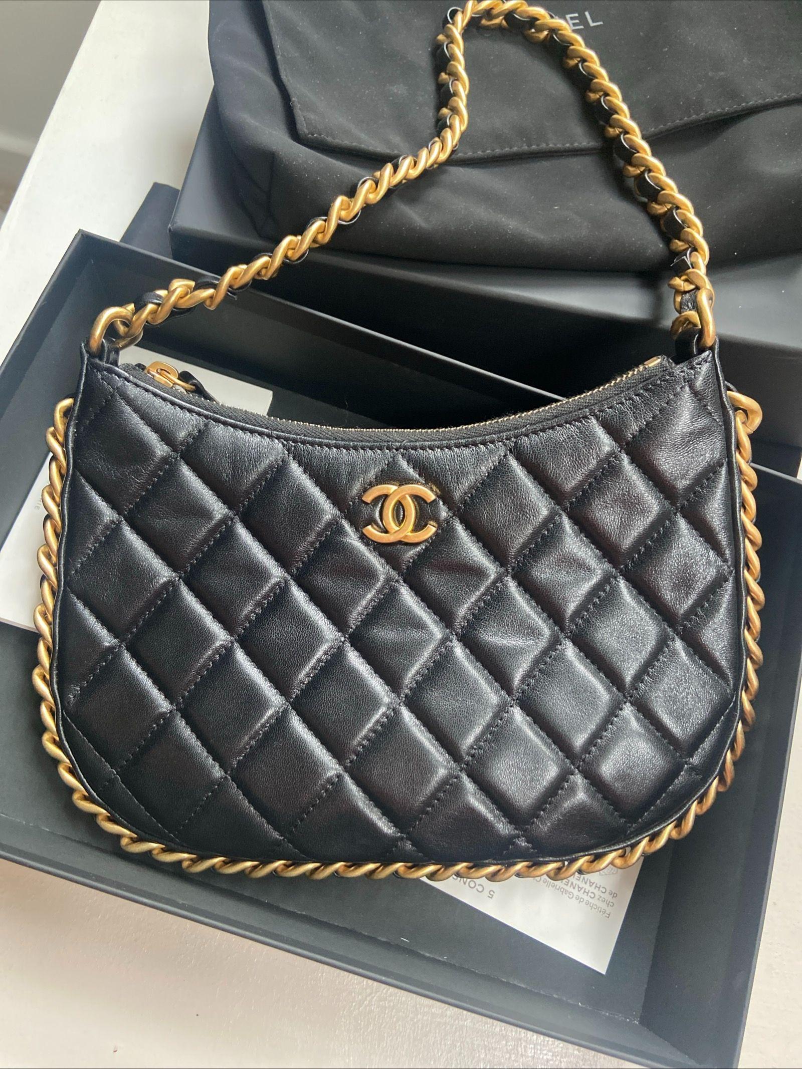 Chanel Black Quilted Leather Shoulder bag