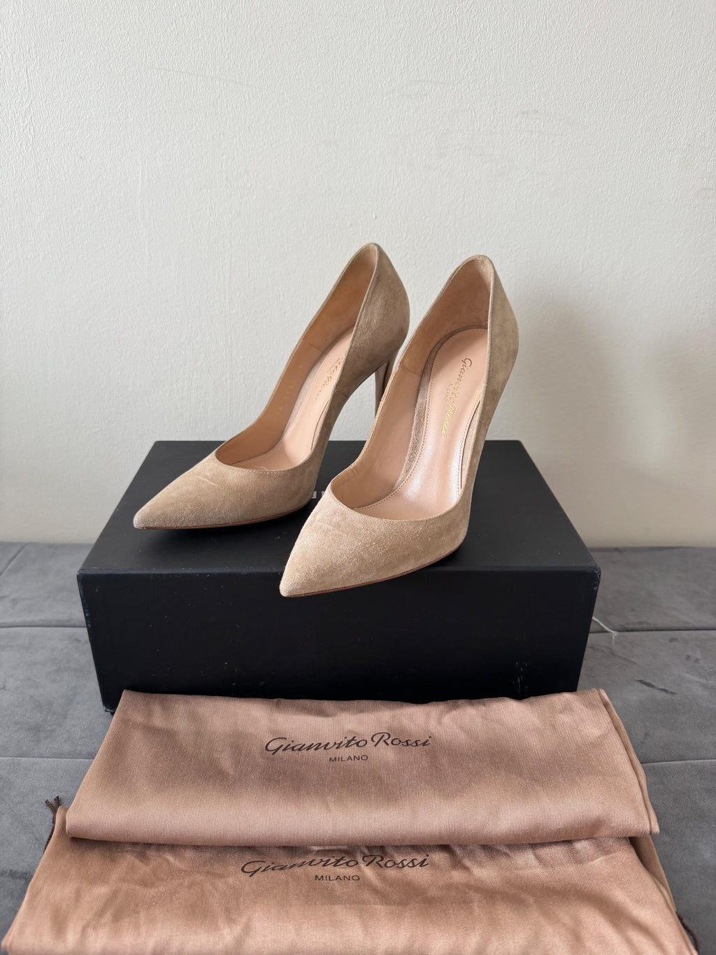 Gianvito Rossi Beige Suede Pumps
