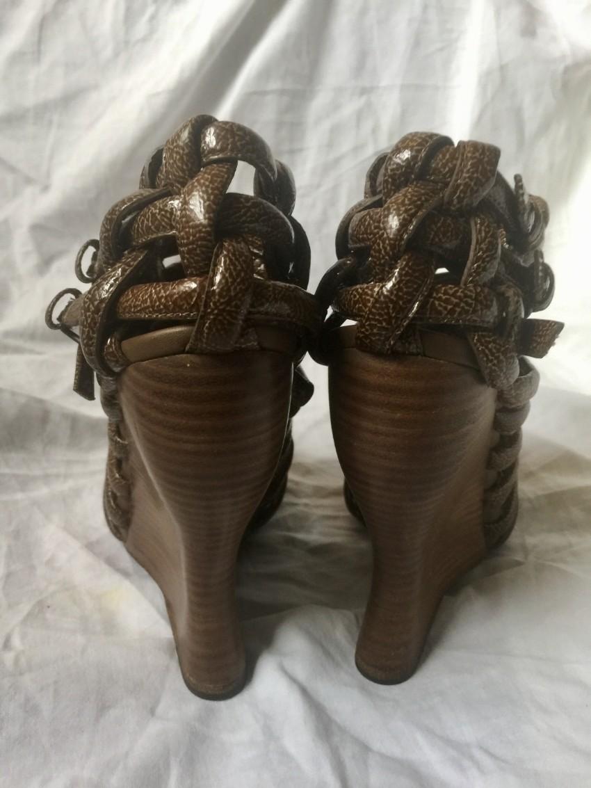 Bottega VenetabBrown intrecciato caged wedges