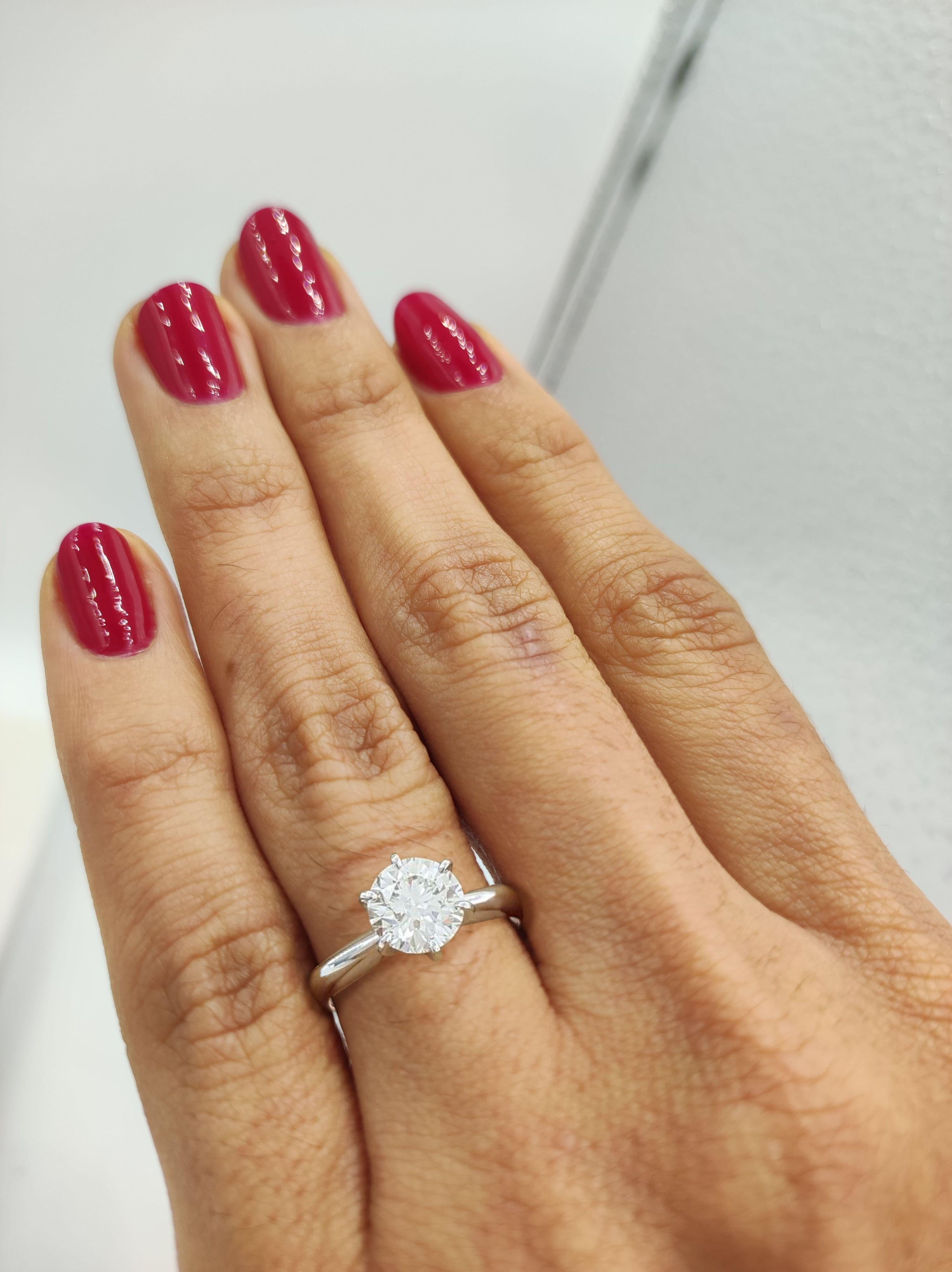 Verde 1ct IGI Certified Lab-grown Round Cut Solitaire Diamond Ring