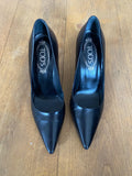 Black leather point toe heeled pumps