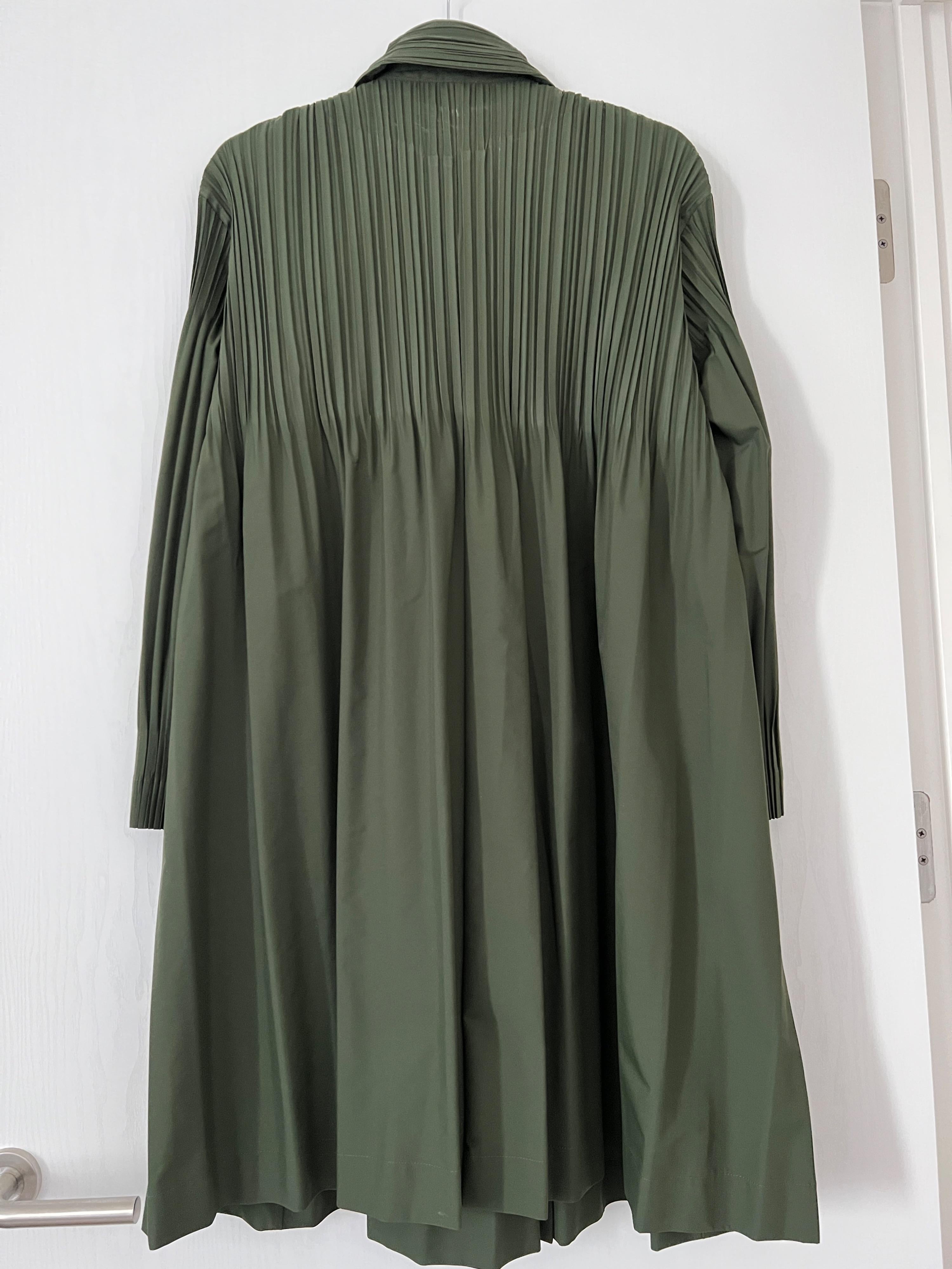 Khaki Double Breasted Pleated Coat