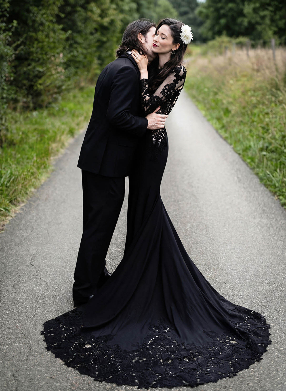 Trumpet/Mermaid Scoop Neck Long Sleeves Court Train Lace/Satin Wedding Dresses