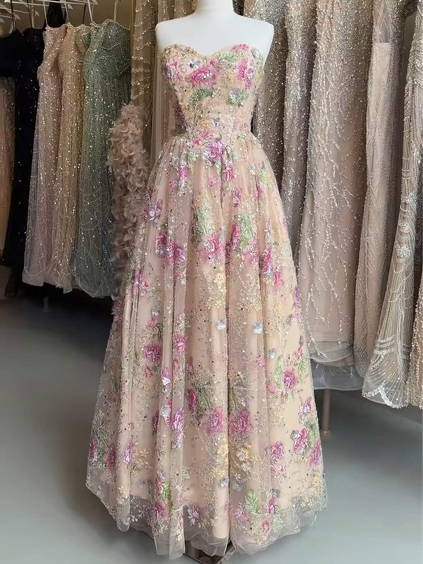 A-Line Sweetheart Sleeveless Floor-Length Lace/Tulle/Sequined Prom Dresses