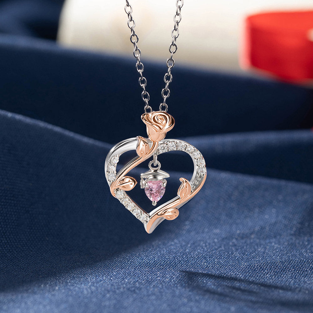 Personalizado Dainty Grad Cap Zircon Rose collar de corazón con piedra de nacimiento Día de San Valentín Graduación Cumpleaños Regalo para las mujeres graduadas