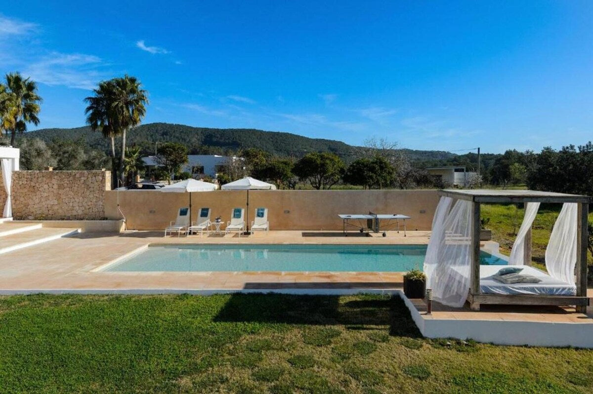 Comfy and Private Ibiza Villa in San Antonio