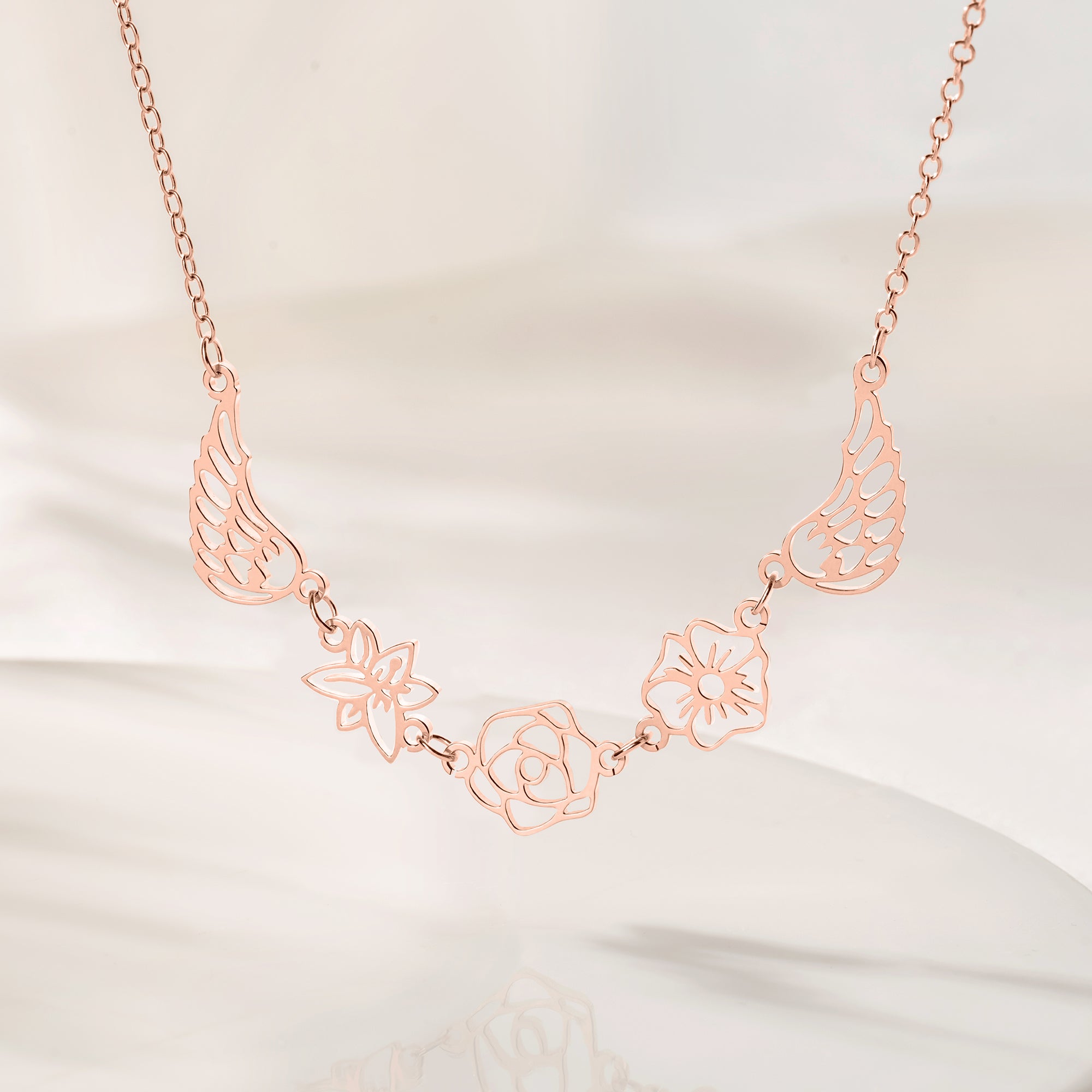 Personalizado 1-3 Nacimiento Flores Angel Wing Dainty Collar Memorial Aniversario Regalo de Navidad para las mujeres