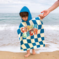 Toalla de playa con capucha para niños, de secado rápido y suave, personalizada con el nombre Cousin Crew Checkerboard Esencial de verano Regalo de cumpleaños para niños