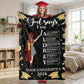 Personalizado Cartoon Graduate Character God Says I Am Nombre de la Biblia Suave manta con el año y la escuela Regalo de Graduación para 2026 Graduados