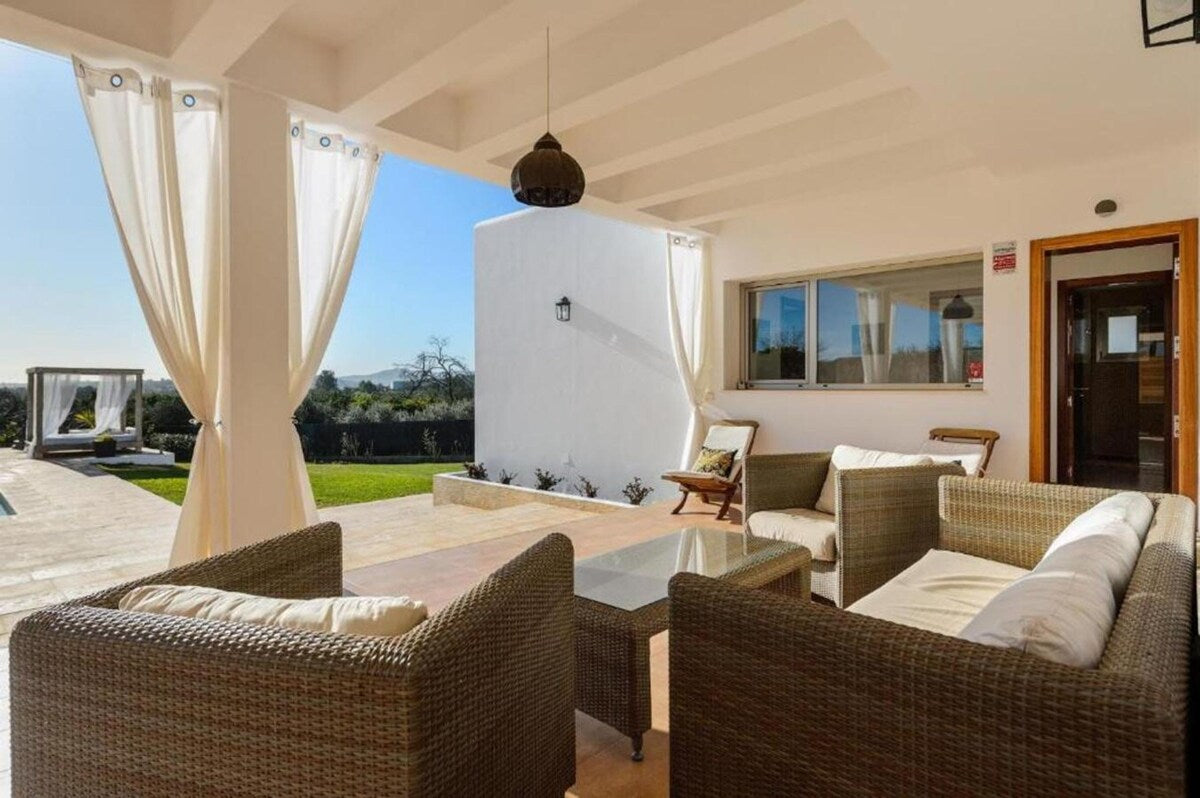 Comfy and Private Ibiza Villa in San Antonio