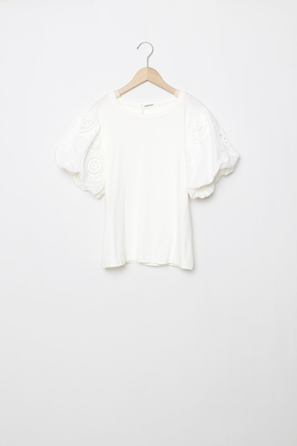 CAMISETA  BORDADOS