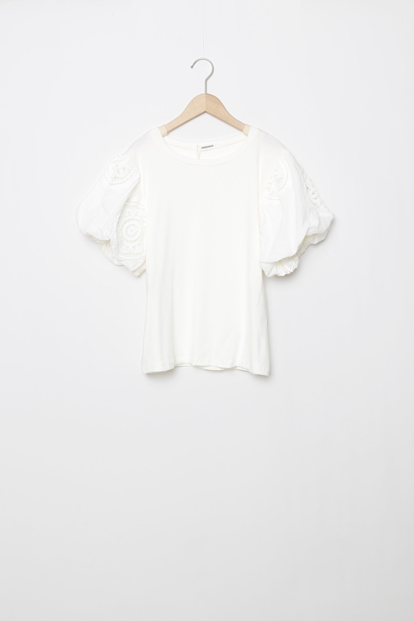 CAMISETA  BORDADOS