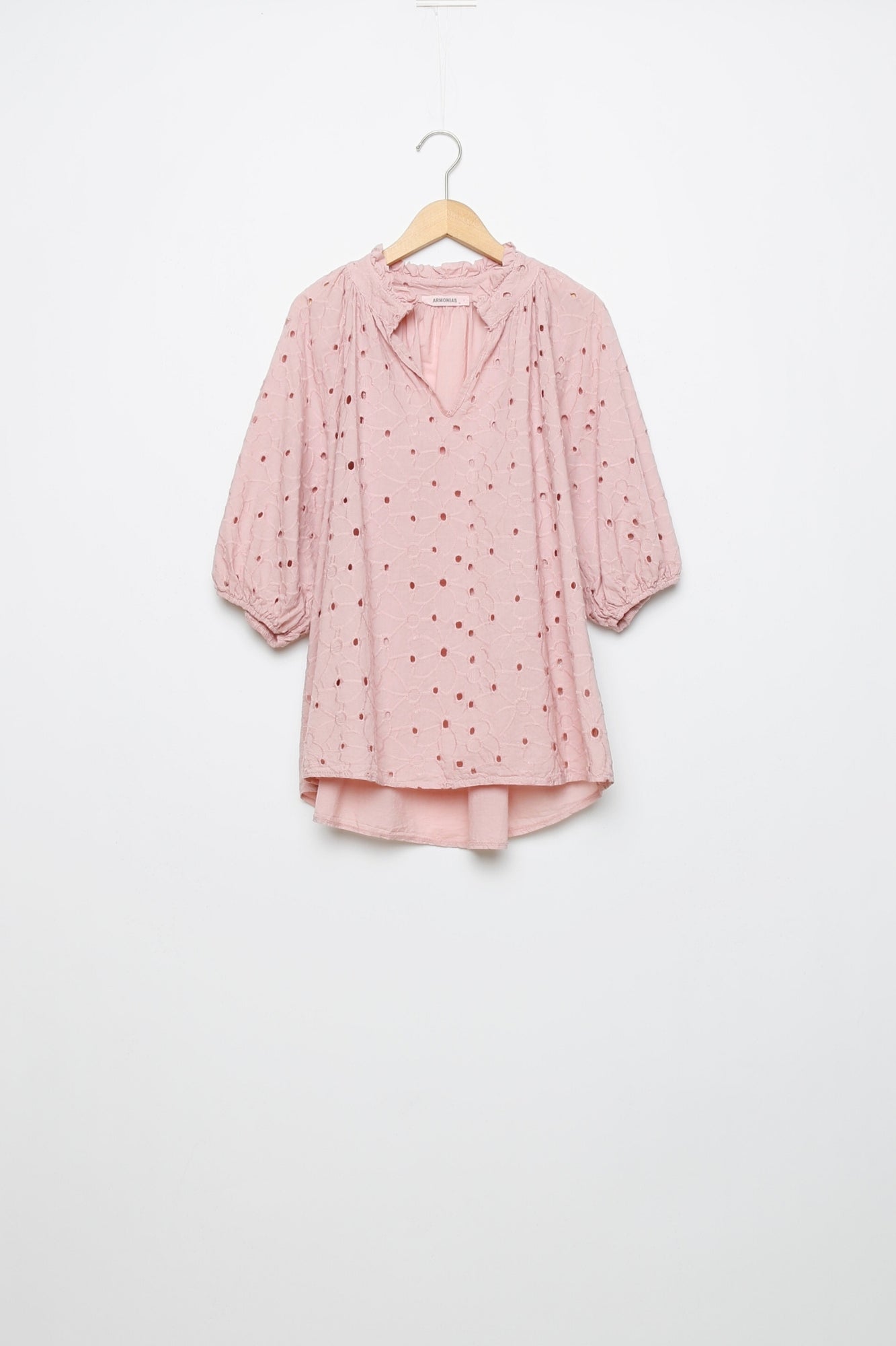 BLUSA  BORDADOS