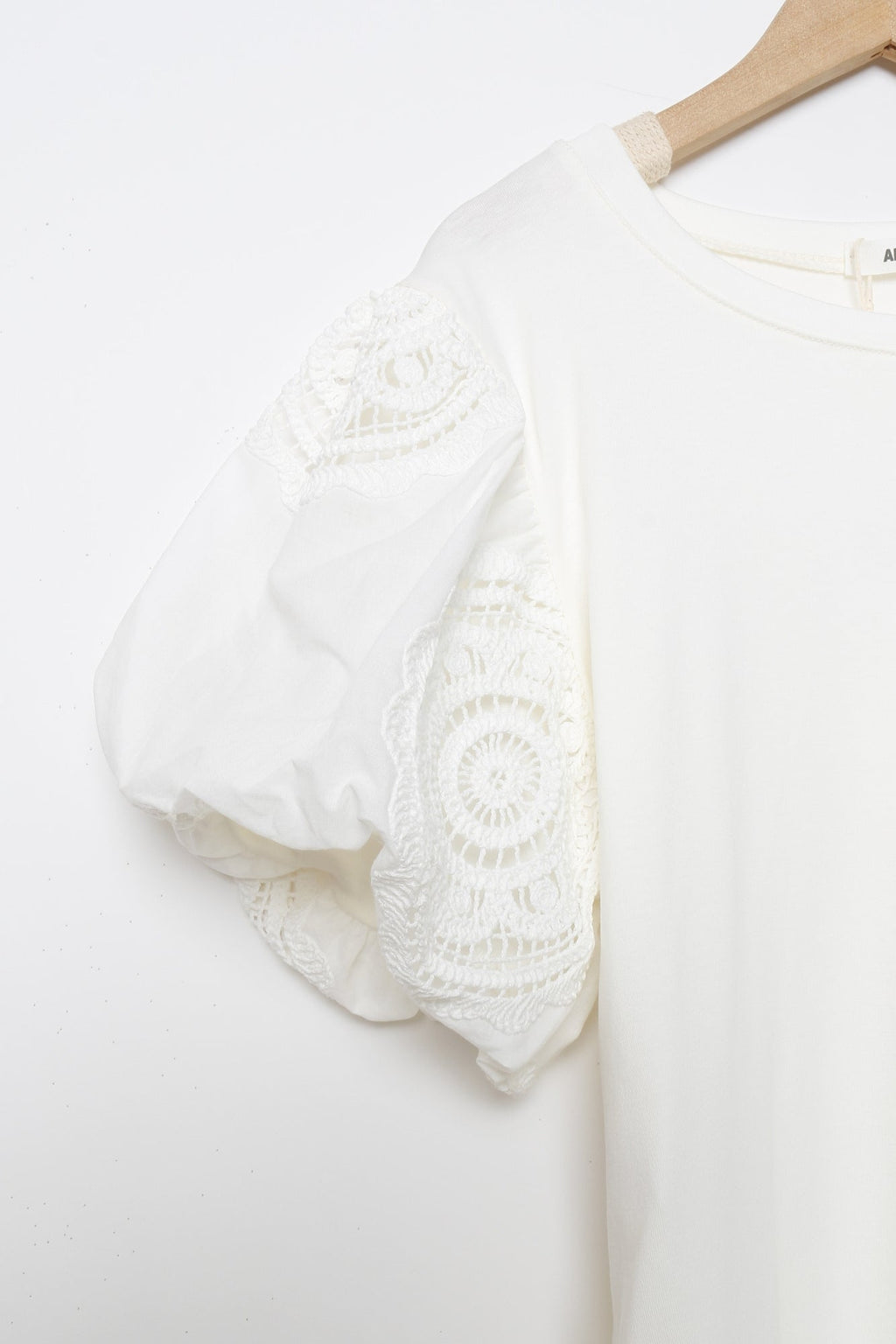 CAMISETA  BORDADOS