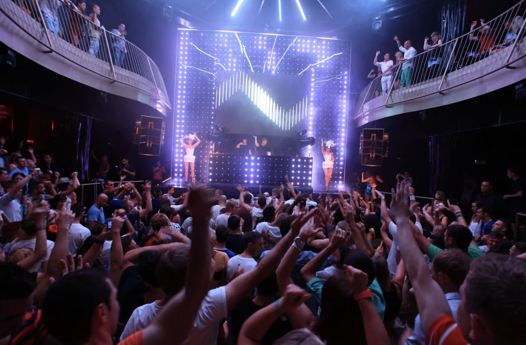 Day & Night in San Antonio: Beer Pong and Mini Golf at Big Putts, Drinking Games, O Beach Pool Party and Clubbing at Eden