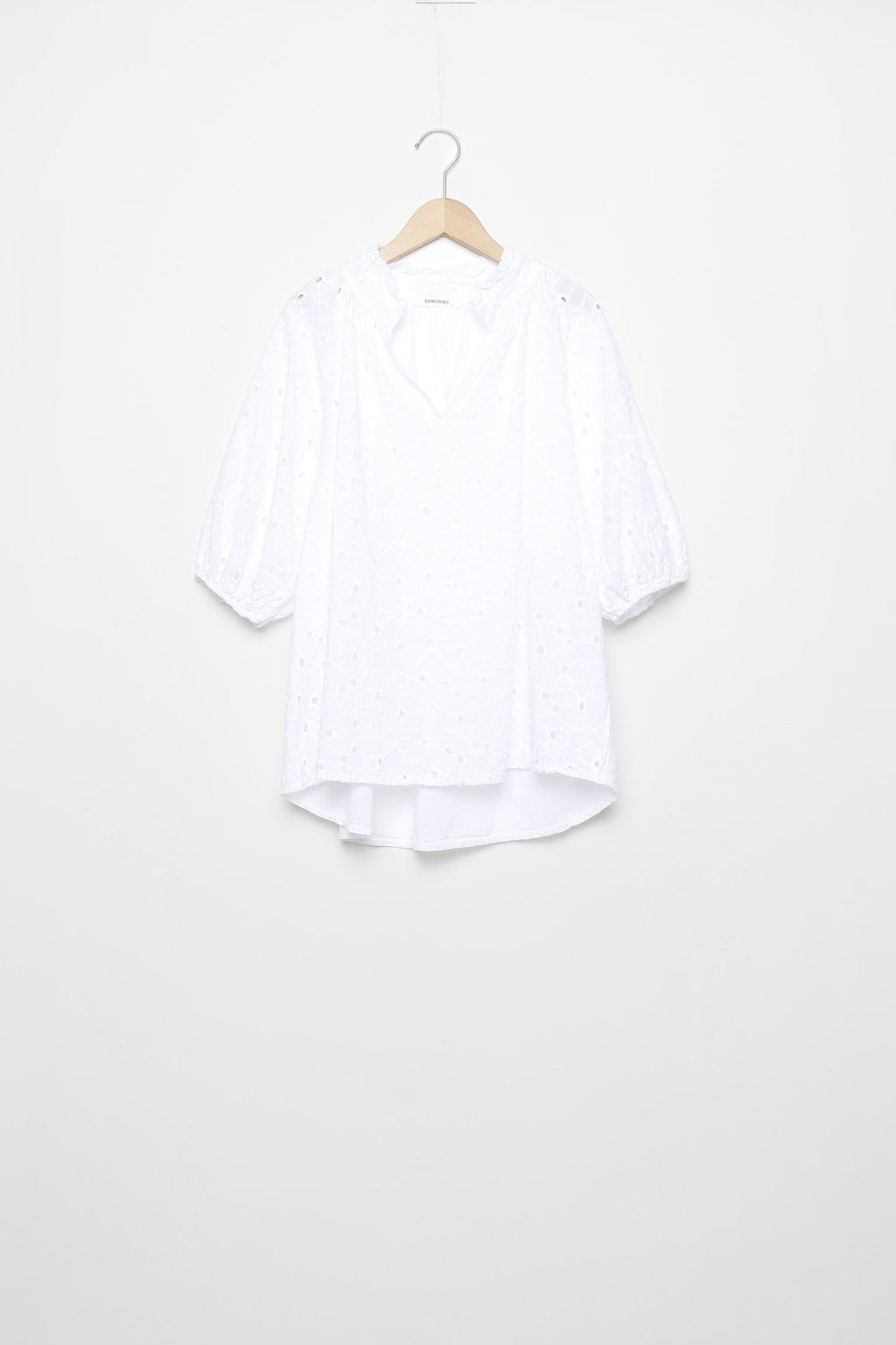 BLUSA  BORDADOS