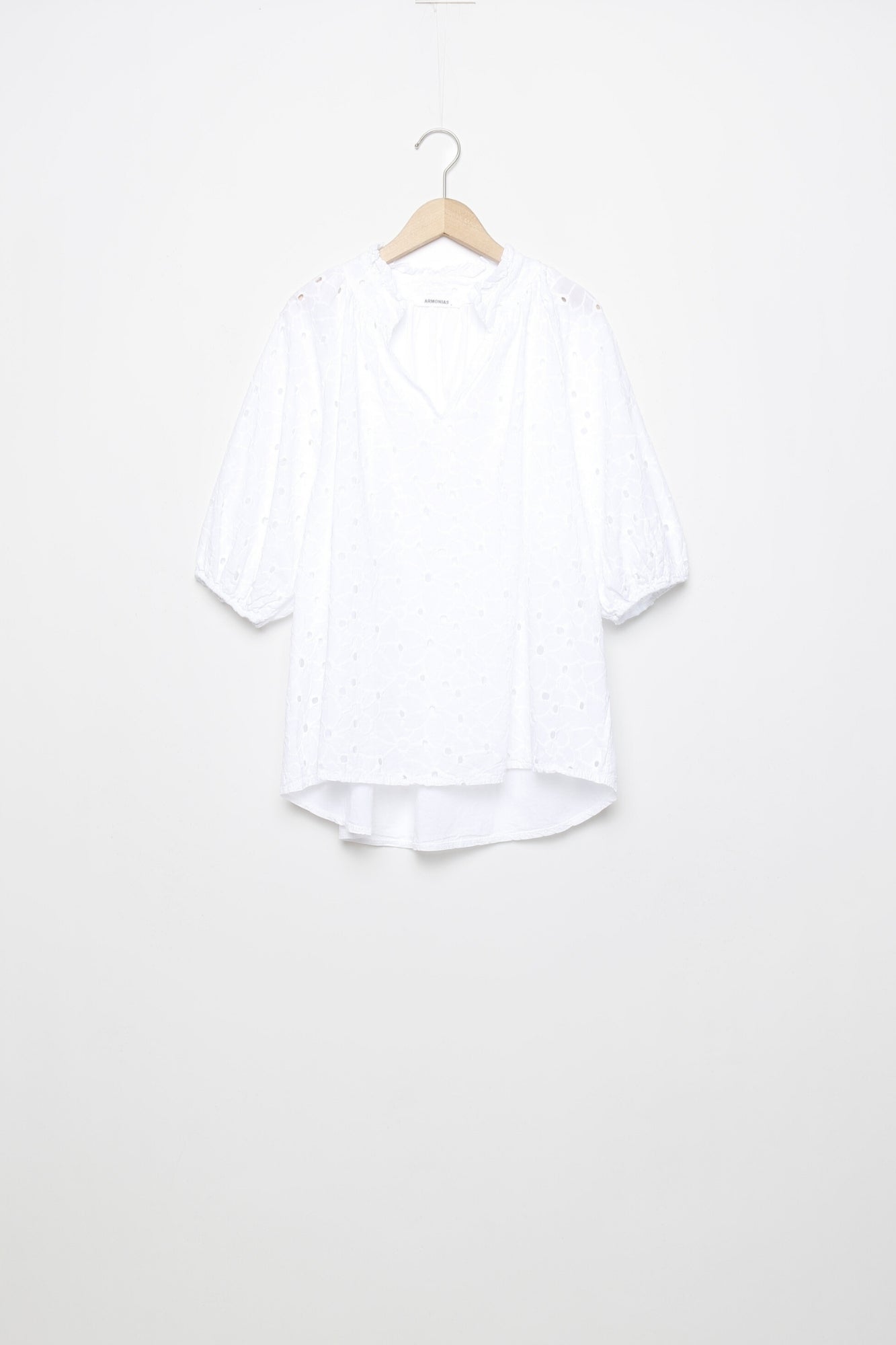 BLUSA  BORDADOS