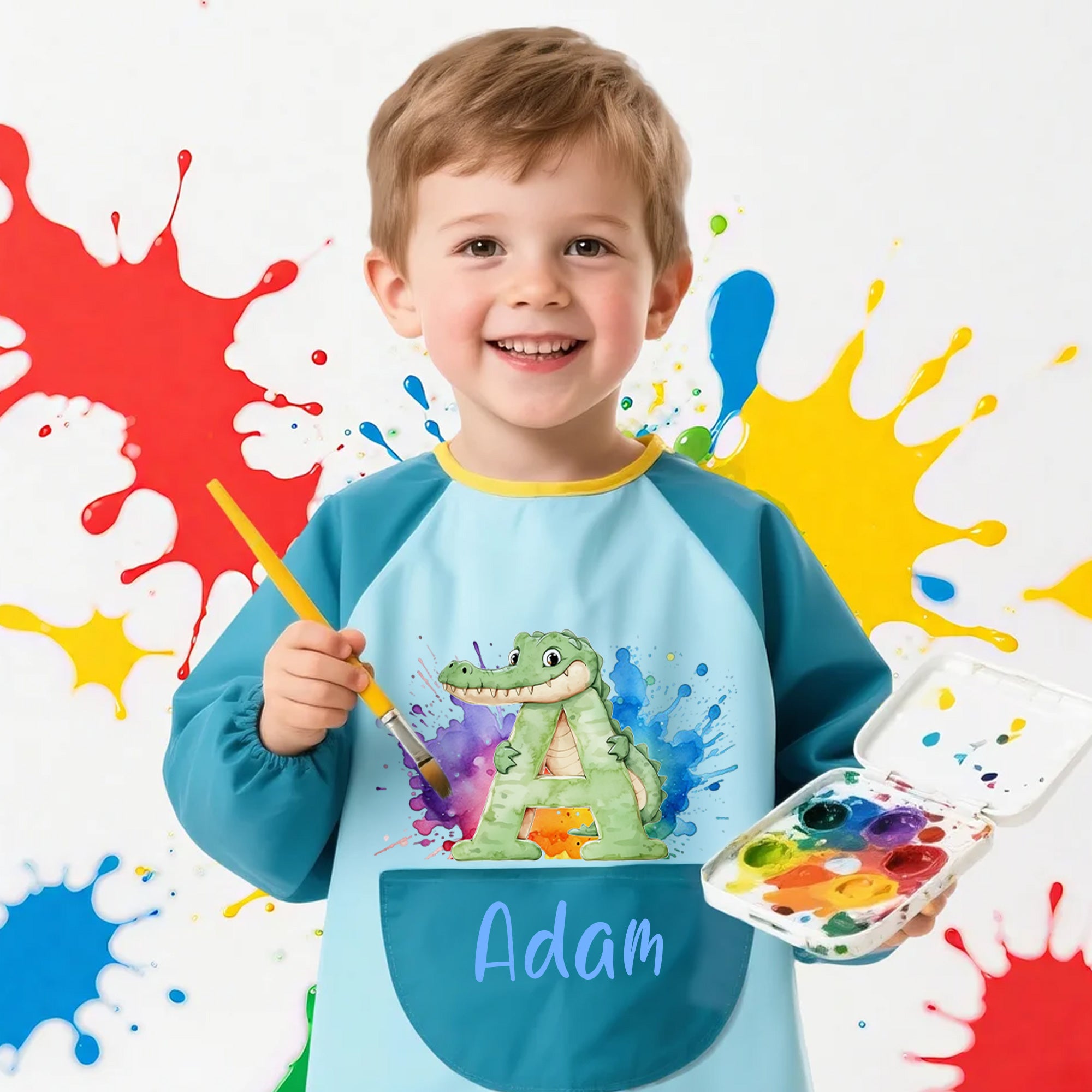 Personaliza un delantal impermeable de manga larga con nombre y bolsillo con las iniciales de un simpático animal pintadas a mano Regalo de cumpleaños para niño