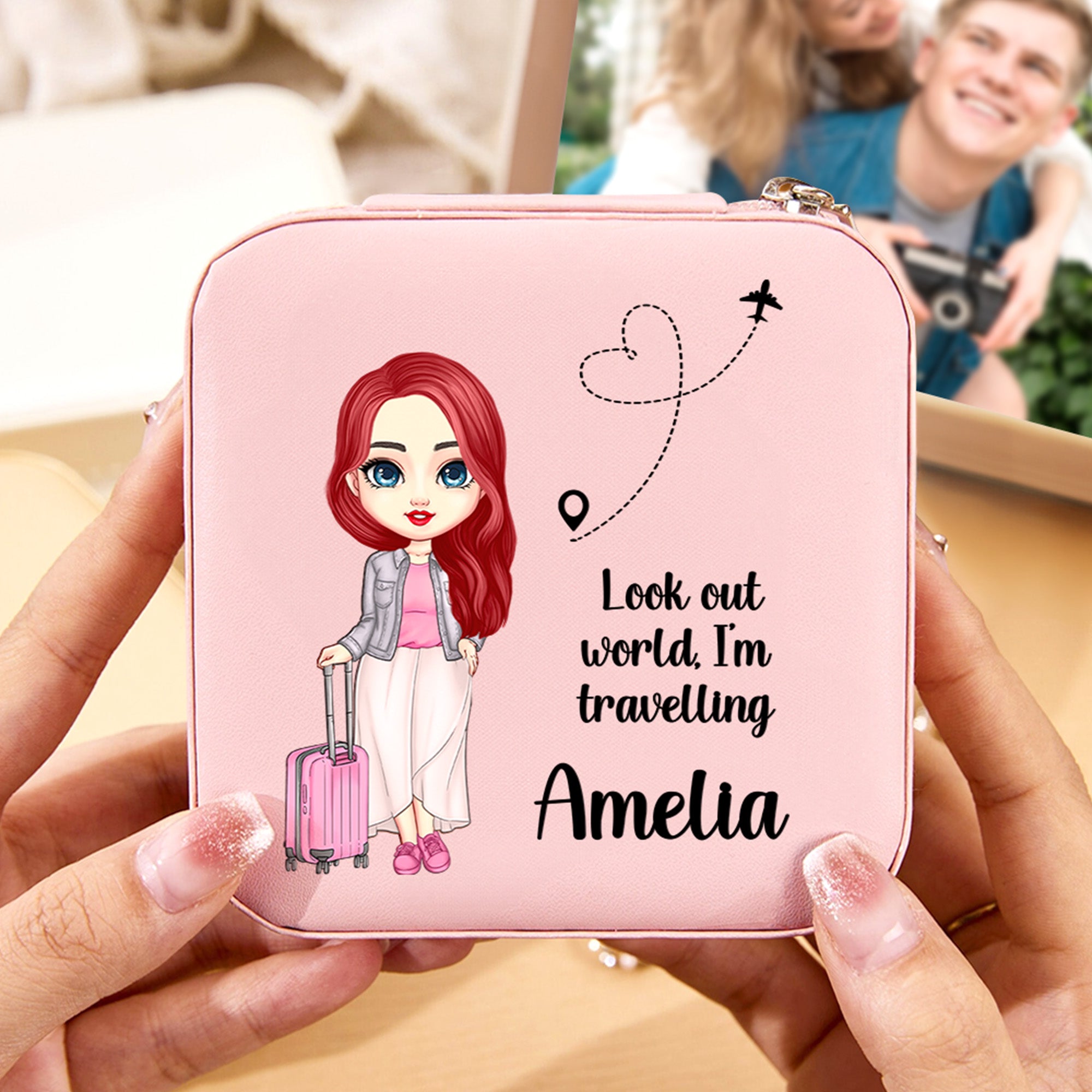 Personalizado lindo personaje de dibujos animados PU caja de joyería de cuero con el texto y el nombre de viaje esencial cumpleaños aniversario de regalo para las mujeres