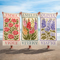 Toalla de playa de secado rápido con nombre Personalizada Retro Birth Flower Oversized Accesorio de vacaciones Fiesta en la playa Regalo de cumpleaños para mujeres Niñas