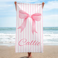 Toalla de playa de gran tamaño de secado rápido con nombre Personalizada con lazo rosa Coquette Esenciales de viaje Vacaciones de verano Regalo de cumpleaños para mujer