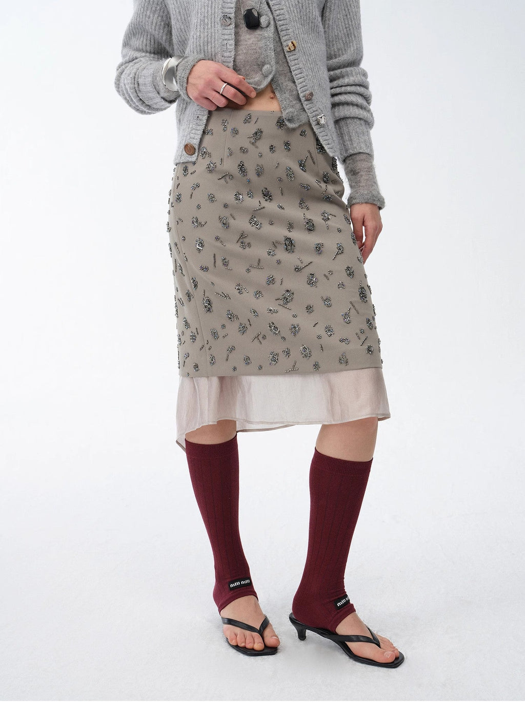 Flowers and Her irregular hand-embroidered sequin skirt