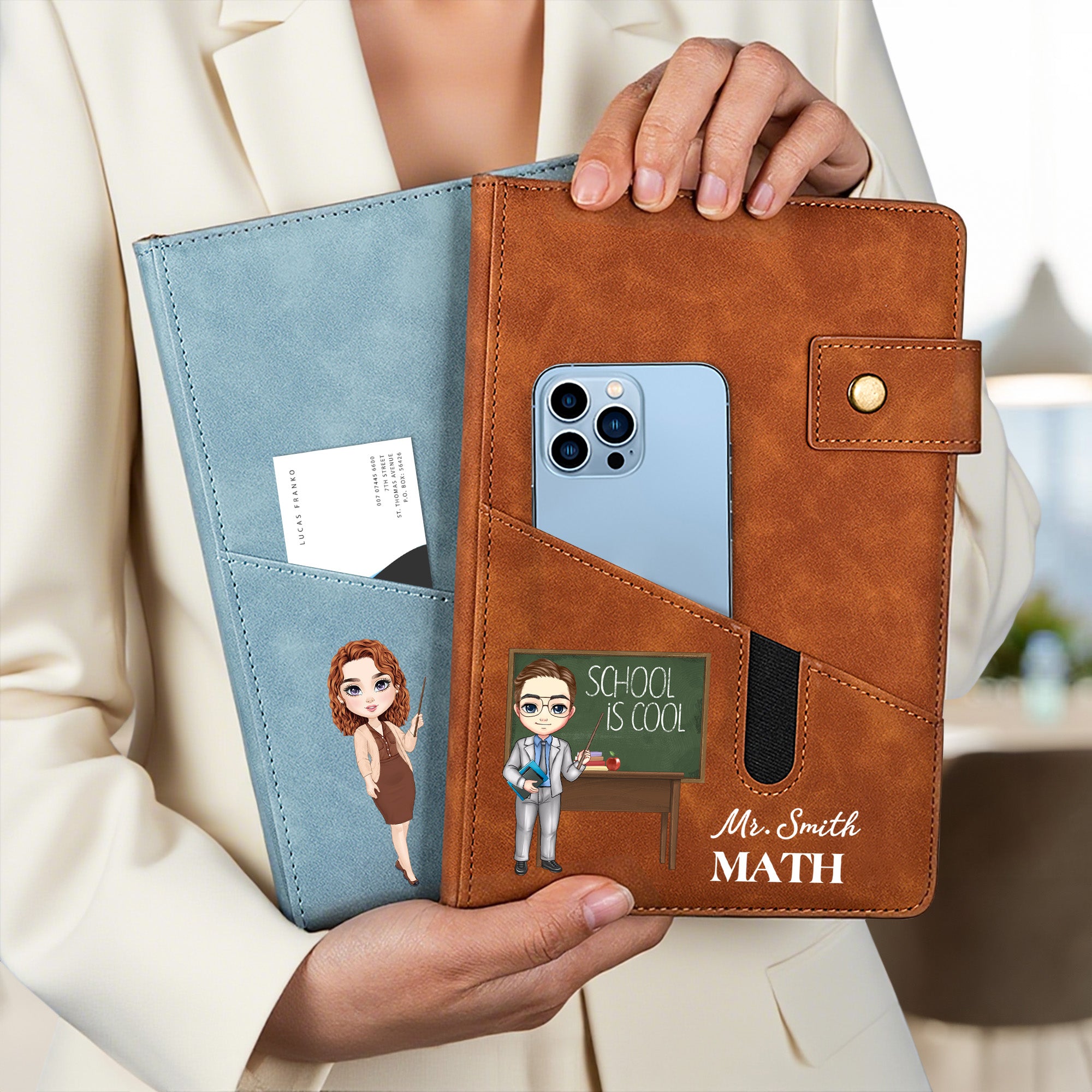 Cuaderno A5 de cuero de PU con nombre y bolsillo Personalizado Profesor Personaje de dibujos animados Regalo para el Día del Profesor de vuelta al cole